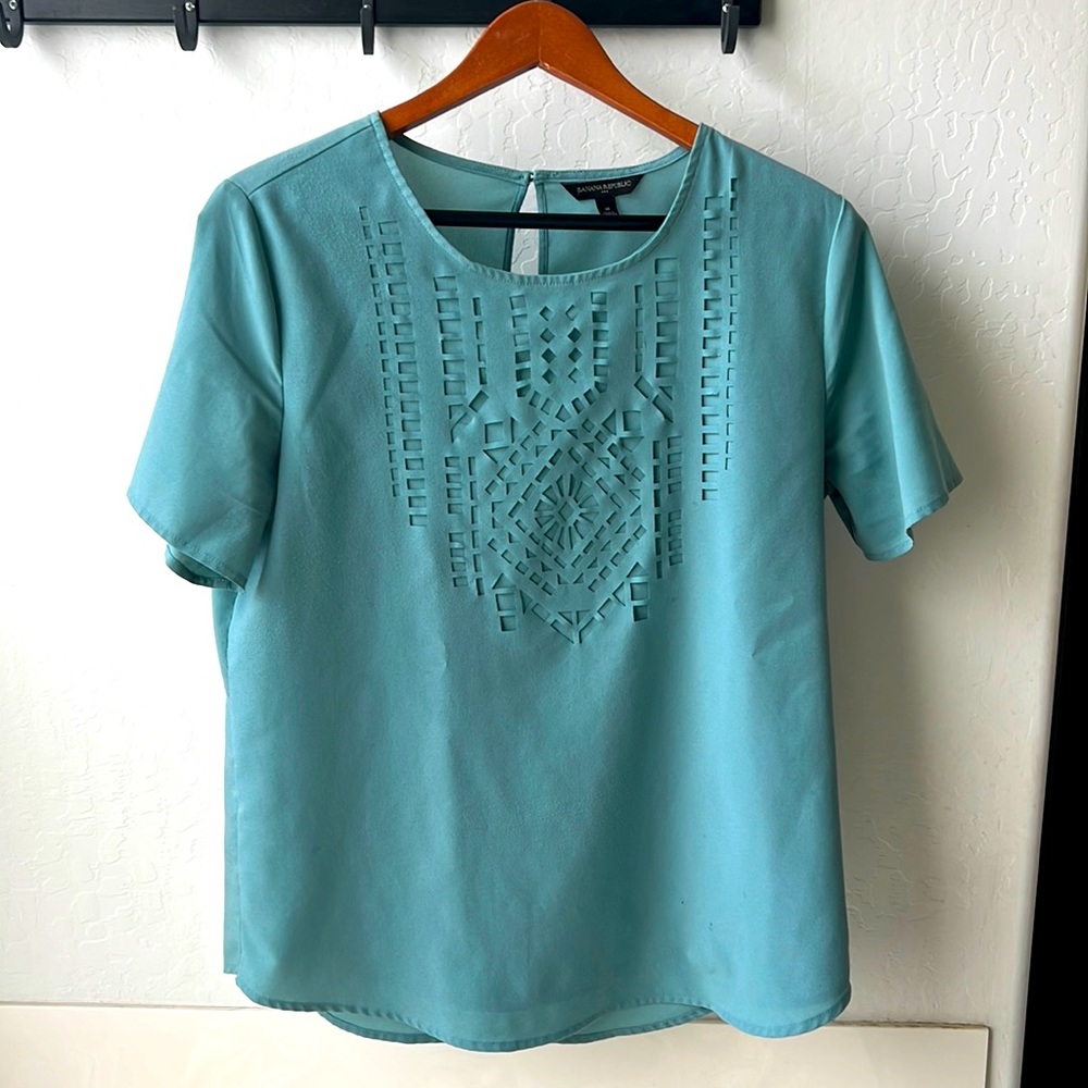 BR Short Sleeve Detailed Blouse